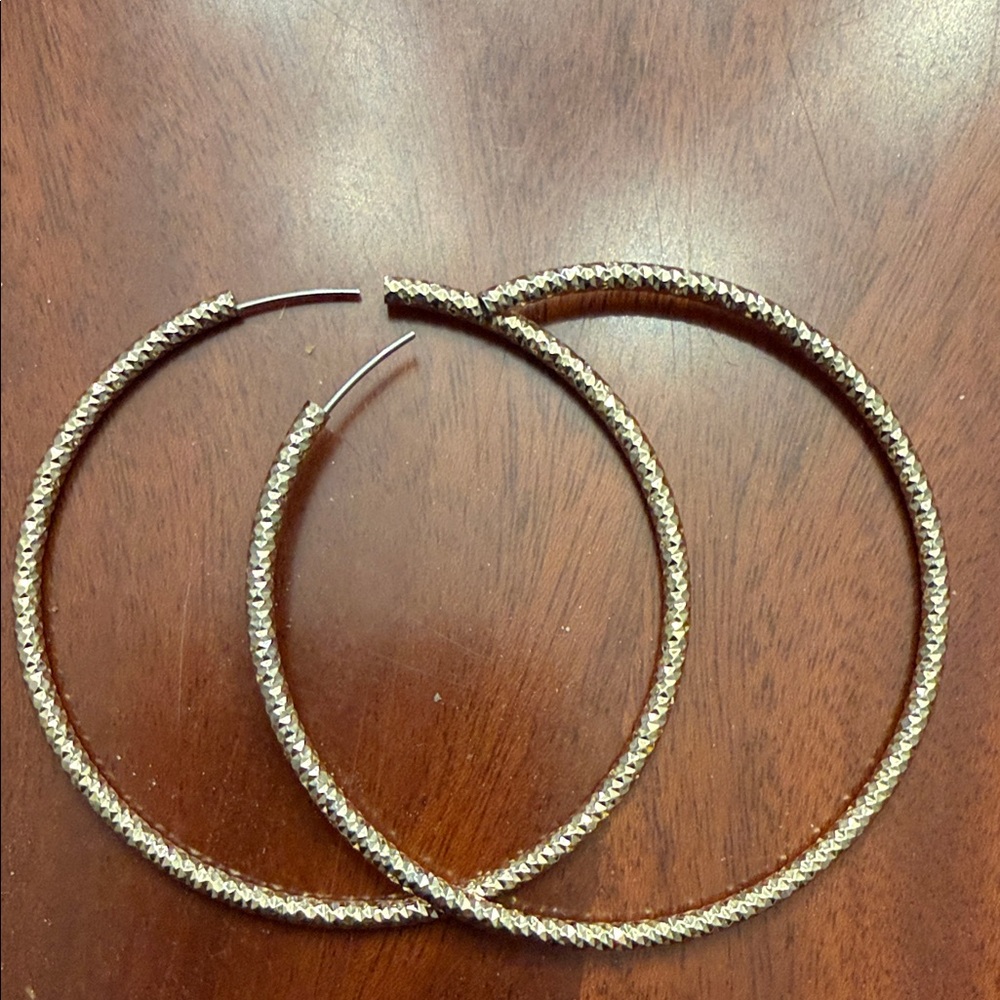 Chic Gold Textured Hoop Earrings